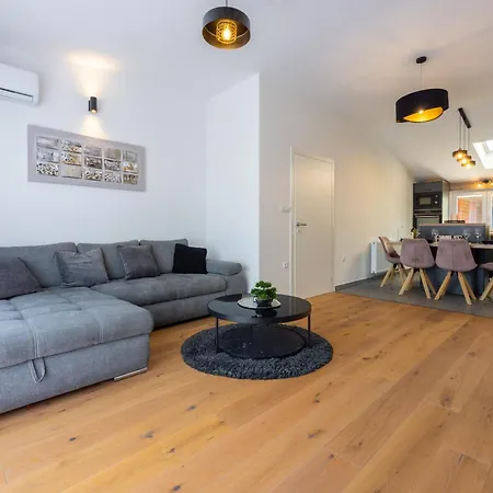 Penthouse Victoria *